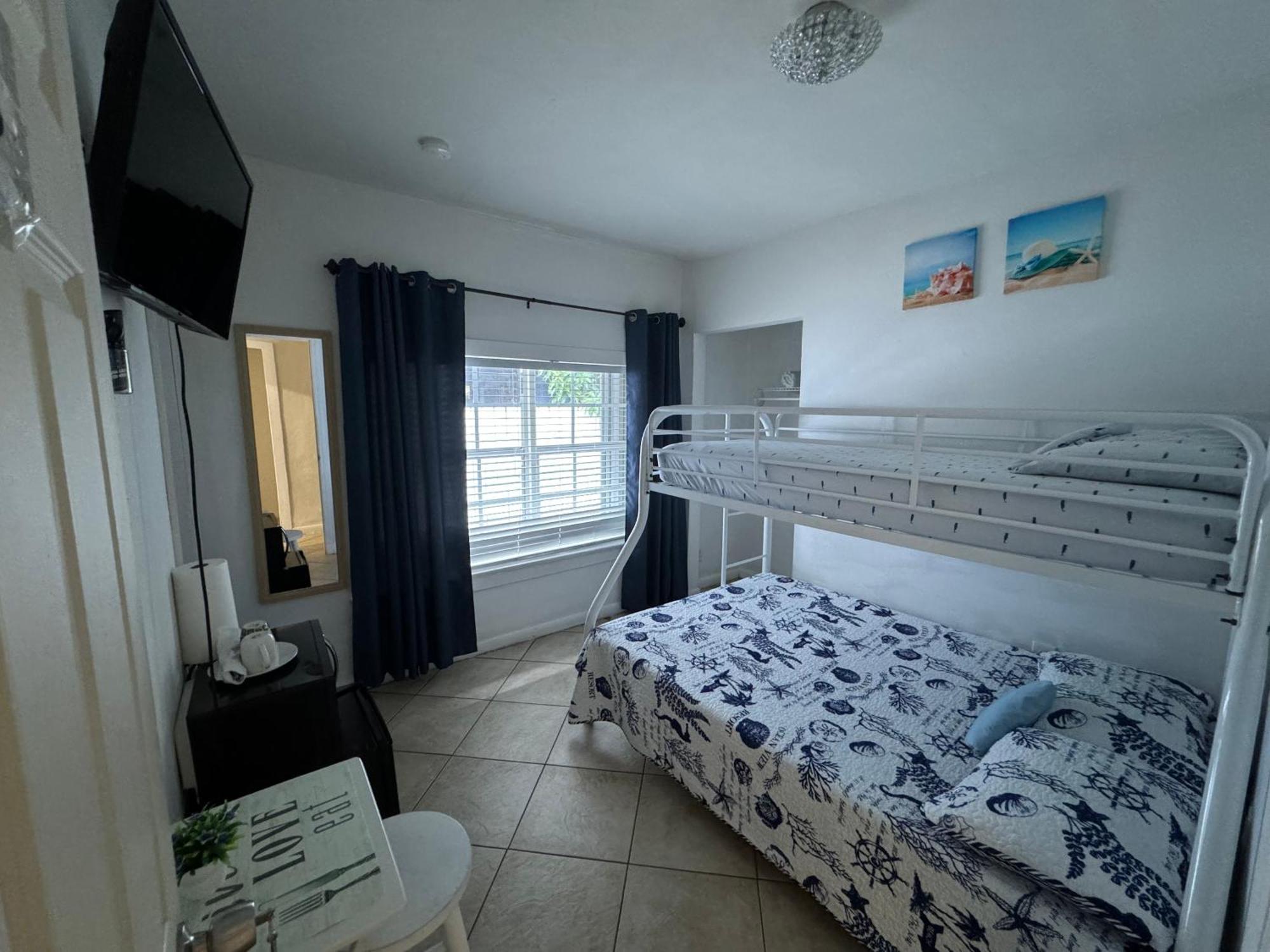 B5 Value On Private Bedroom With Private Bathroom In Little Havana, Séjour chez l'habitant *